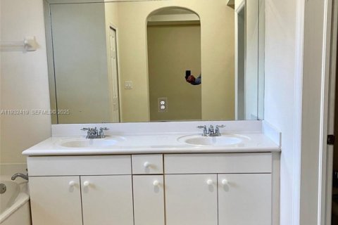 Copropriété à louer à Miami, Floride: 3 chambres, 164.44 m2 № 1990706 - photo 11