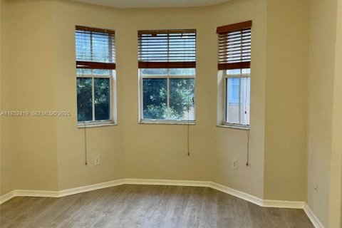 Copropriété à louer à Miami, Floride: 3 chambres, 164.44 m2 № 1990706 - photo 10