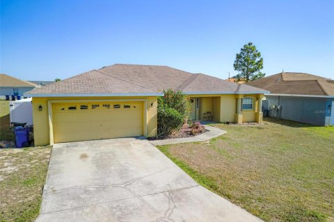 House in Winter Haven, Florida 4 bedrooms, 213.77 sq.m. № 1651660 - photo 1