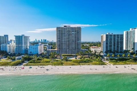 Copropriété à louer à Miami Beach, Floride: 1 chambre, 74.14 m2 № 1923039 - photo 1