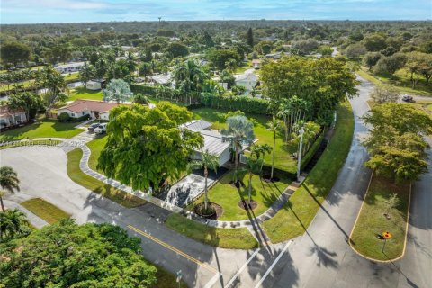 Casa en venta en Miami, Florida, 3 dormitorios, 145.48 m2 № 1982460 - foto 2