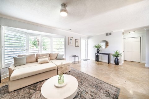 Casa en venta en Miami, Florida, 3 dormitorios, 145.48 m2 № 1982460 - foto 15