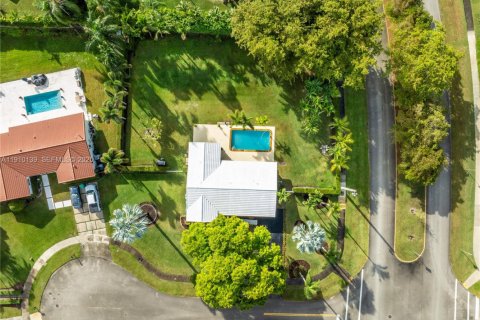 Casa en venta en Miami, Florida, 3 dormitorios, 145.48 m2 № 1982460 - foto 4