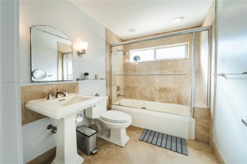 Casa en venta en Miami, Florida, 3 dormitorios, 145.48 m2 № 1982460 - foto 22