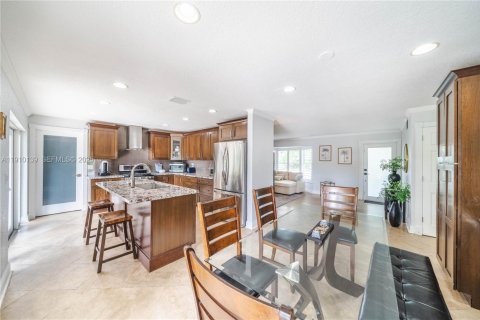 Casa en venta en Miami, Florida, 3 dormitorios, 145.48 m2 № 1982460 - foto 13