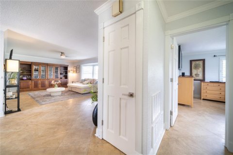 Casa en venta en Miami, Florida, 3 dormitorios, 145.48 m2 № 1982460 - foto 16