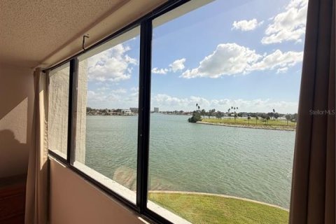 Copropriété à louer à Treasure Island, Floride: 1 chambre, 82.22 m2 № 2437348 - photo 12