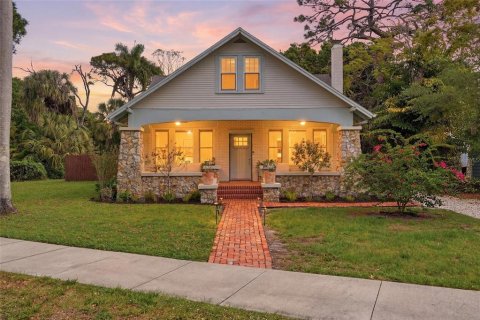 House in Fort Myers, Florida 4 bedrooms, 272.76 sq.m. № 2167389