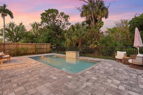 House in Fort Myers, Florida 4 bedrooms, 272.76 sq.m. № 2167389 - photo 2