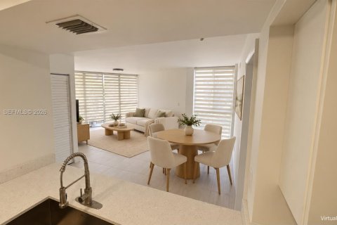 Copropriété à louer à Hialeah, Floride: 2 chambres, 84.36 m2 № 2429872 - photo 2