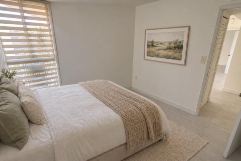 Copropriété à louer à Hialeah, Floride: 2 chambres, 84.36 m2 № 2429872 - photo 6