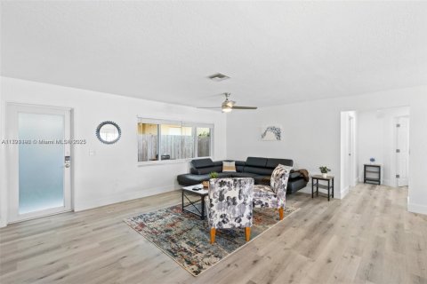 Immobilier commercial à vendre à Wilton Manors, Floride: 210.7 m2 № 1865182 - photo 2