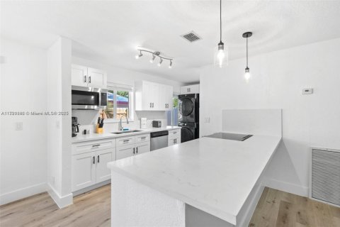 Immobilier commercial à vendre à Wilton Manors, Floride: 210.7 m2 № 1865182 - photo 3