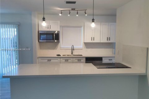 Immobilier commercial à vendre à Wilton Manors, Floride: 210.7 m2 № 1865182 - photo 25