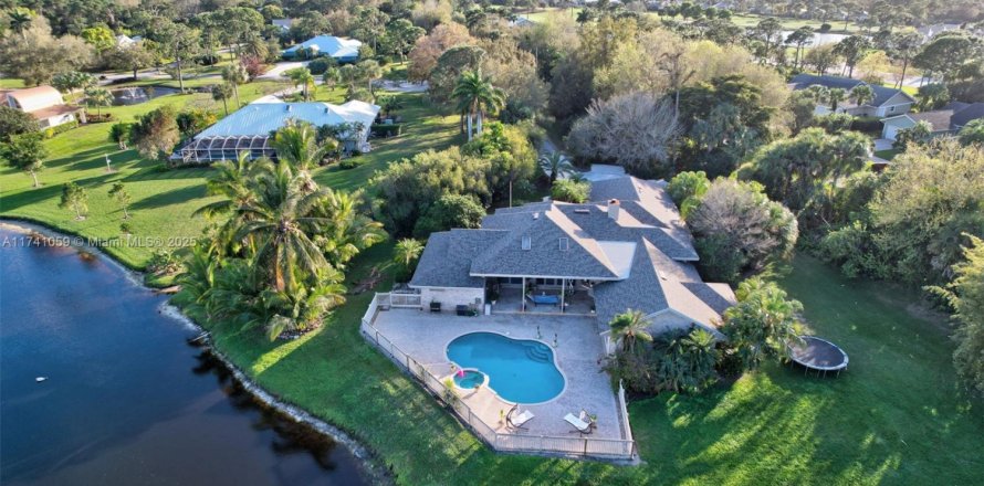 Casa en Palm City, Florida 3 dormitorios, 315.59 m2 № 1811524