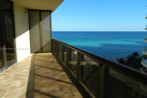 Copropriété à vendre à Sunny Isles Beach, Floride: 1 chambre, 82.03 m2 № 1700853 - photo 1