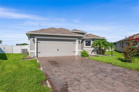 House in Auburndale, Florida 4 bedrooms, 166.39 sq.m. № 1843350 - photo 4