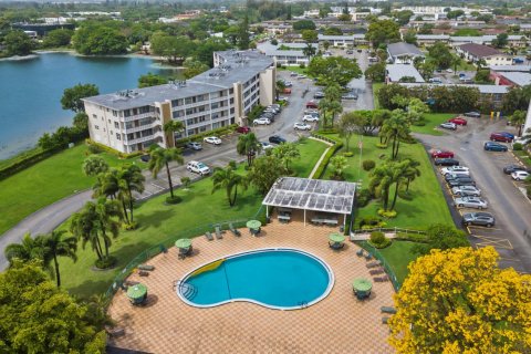 Condo in West Palm Beach, Florida, 1 bedroom № 2241871 - photo 21