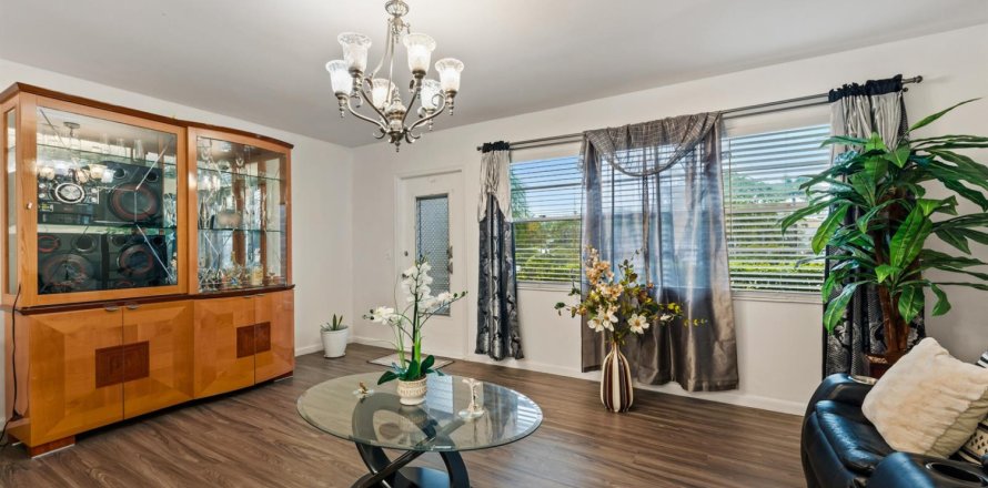 Condo in West Palm Beach, Florida, 1 bedroom № 2241871