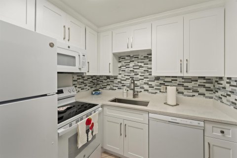 Condo in West Palm Beach, Florida, 1 bedroom № 2241871 - photo 3