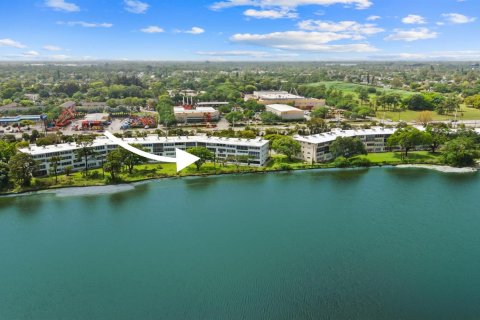 Condo in West Palm Beach, Florida, 1 bedroom № 2241871 - photo 19