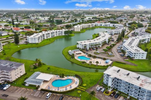Condo in West Palm Beach, Florida, 1 bedroom № 2241871 - photo 17