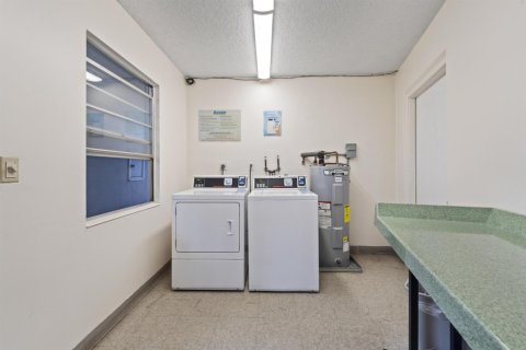 Condo in West Palm Beach, Florida, 1 bedroom № 2241871 - photo 16