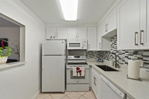 Condo in West Palm Beach, Florida, 1 bedroom № 2241871 - photo 4