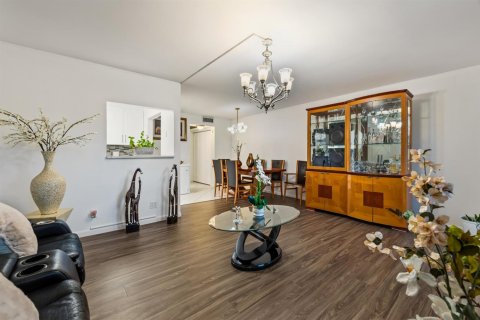 Condo in West Palm Beach, Florida, 1 bedroom № 2241871 - photo 5