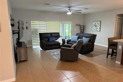 Casa en venta en Kissimmee, Florida, 3 dormitorios, 160.16 m2 № 1918414 - foto 3