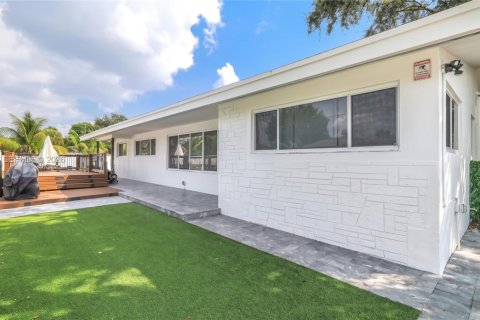Villa ou maison à vendre à North Miami Beach, Floride: 3 chambres, 118.91 m2 № 2421247 - photo 21