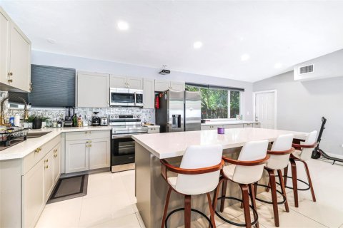 Villa ou maison à vendre à North Miami Beach, Floride: 3 chambres, 118.91 m2 № 2421247 - photo 11