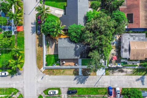 Villa ou maison à vendre à North Miami Beach, Floride: 3 chambres, 118.91 m2 № 2421247 - photo 23