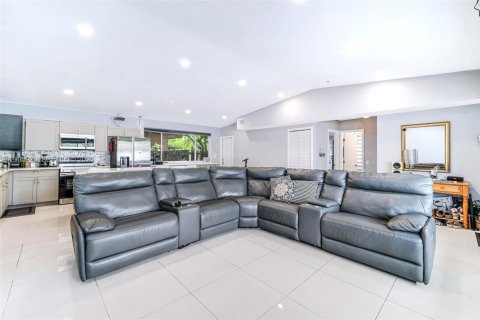 Villa ou maison à vendre à North Miami Beach, Floride: 3 chambres, 118.91 m2 № 2421247 - photo 14