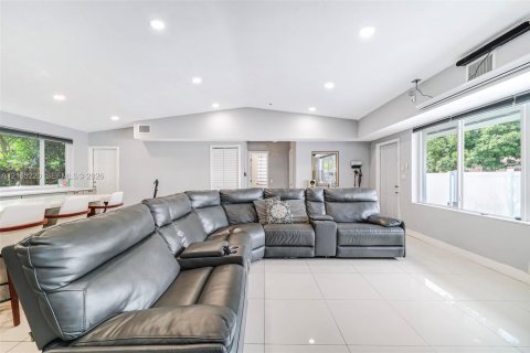 Villa ou maison à vendre à North Miami Beach, Floride: 3 chambres, 118.91 m2 № 2421247 - photo 15