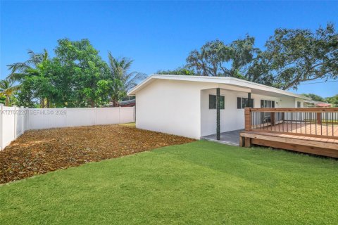 Villa ou maison à vendre à North Miami Beach, Floride: 3 chambres, 118.91 m2 № 2421247 - photo 5