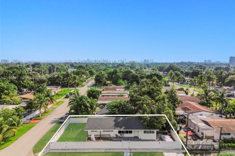Villa ou maison à vendre à North Miami Beach, Floride: 3 chambres, 118.91 m2 № 2421247 - photo 9