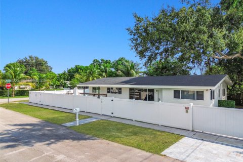 Villa ou maison à North Miami Beach, Floride 3 chambres, 118.91 m2 № 2421247