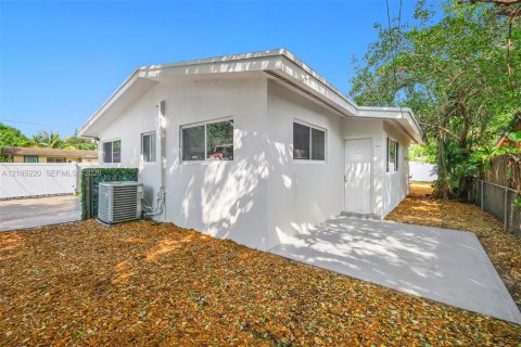 Villa ou maison à vendre à North Miami Beach, Floride: 3 chambres, 118.91 m2 № 2421247 - photo 7