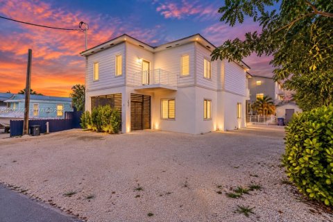 Casa en venta en Key Largo, Florida, 4 dormitorios, 132.66 m2 № 2388424 - foto 2