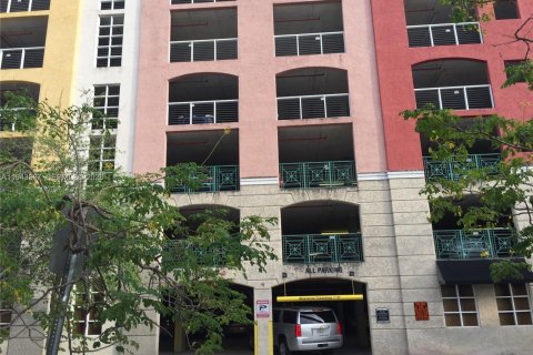 Condo in South Miami, Florida, 1 bedroom № 2152784 - photo 18