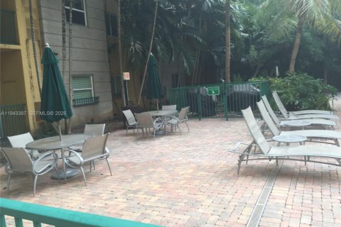 Condo in South Miami, Florida, 1 bedroom № 2152784 - photo 20
