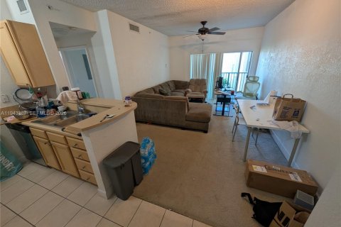 Condo in South Miami, Florida, 1 bedroom № 2152784 - photo 4