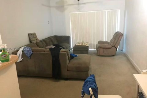Condo in South Miami, Florida, 1 bedroom № 2152784 - photo 3