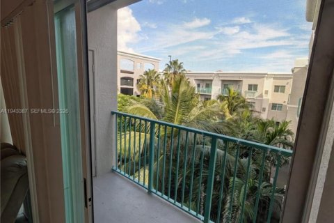 Condo in South Miami, Florida, 1 bedroom № 2152784 - photo 15