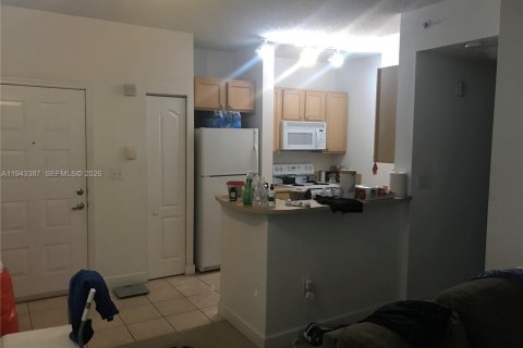 Condo in South Miami, Florida, 1 bedroom № 2152784 - photo 5