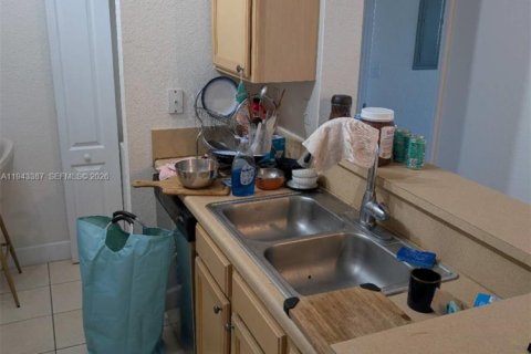 Condo in South Miami, Florida, 1 bedroom № 2152784 - photo 7