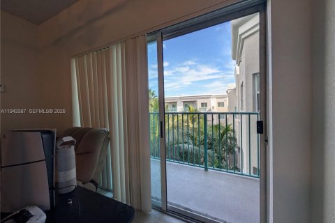 Condo in South Miami, Florida, 1 bedroom № 2152784 - photo 14