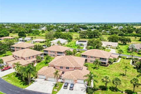 Condominio en venta en Lehigh Acres, Florida, 3 dormitorios, 140.93 m2 № 1873912 - foto 1