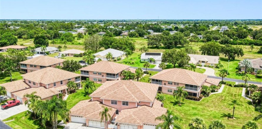 Condominio en Lehigh Acres, Florida, 3 dormitorios  № 1873912